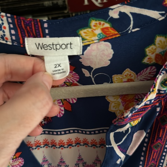 FLASH SALE! $5 2x Westport sleeveless blouse - Picture 3 of 5
